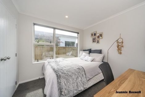 Photo of property in 52 Exeter Crescent, Takaro, Palmerston North, 4412