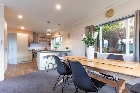 Photo of property in 10 Ryden Place, Glen Eden, Auckland, 0602