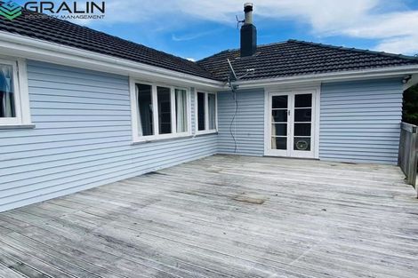 Photo of property in 5 Murray Road, Te Atatu Peninsula, Auckland, 0610