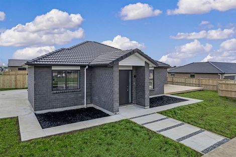 Photo of property in 2 Hoete Way, Tuakau, 2121