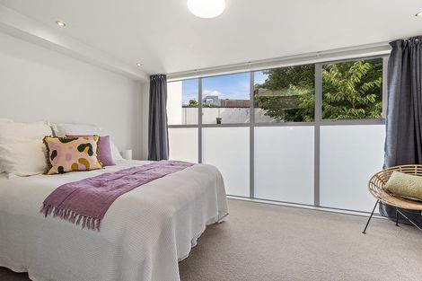 Photo of property in 1/142 Onslow Road, Khandallah, Wellington, 6035