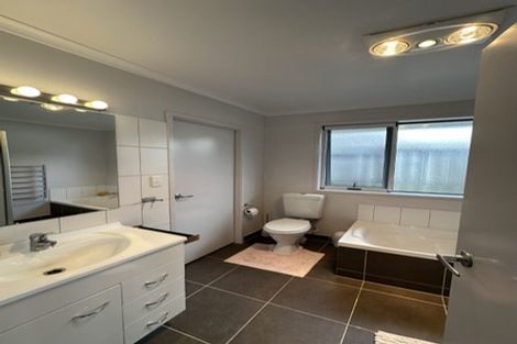 Photo of property in 220 Harbourside Drive, Karaka, Papakura, 2113