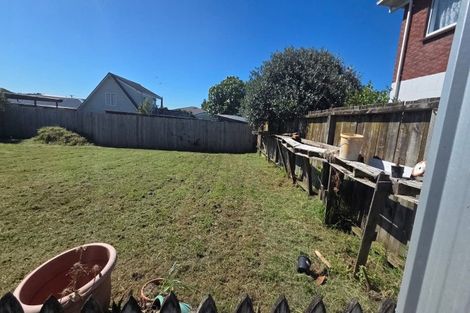 Photo of property in 2/7 Sylvan Crescent, Te Atatu South, Auckland, 0610