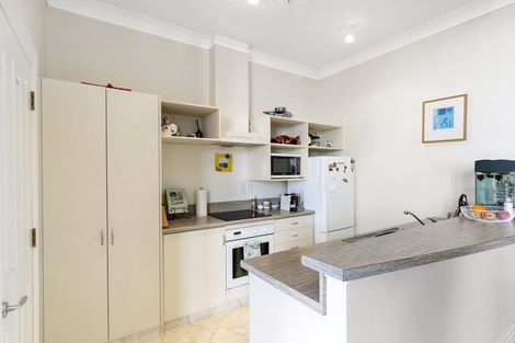 Photo of property in The Villas, 33u7 Hobson Street, Thorndon, Wellington, 6011