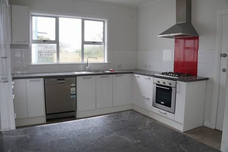 Photo of property in 109 Queens Drive, Lyall Bay, Wellington, 6022