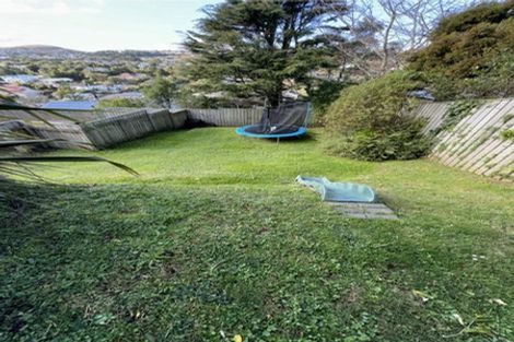 Photo of property in 11 Innes Way, Newlands, Wellington, 6037