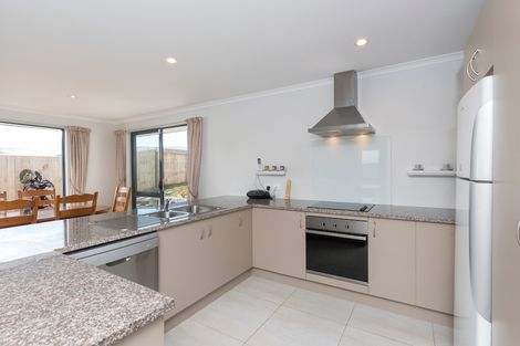 Photo of property in 13 Mcgowan Rise, Tuakau, 2121