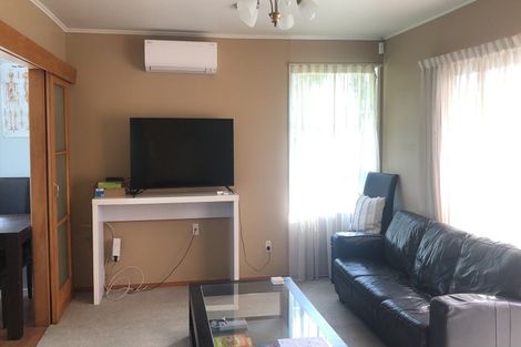 Photo of property in 21 Battle Place, Glenfield, Auckland, 0629