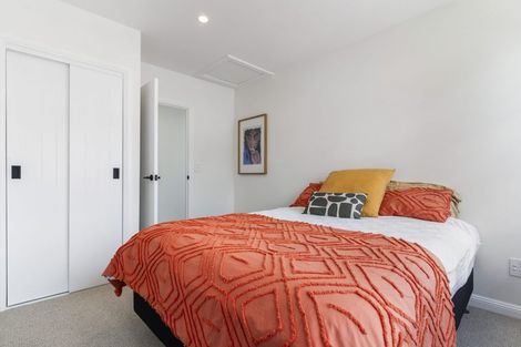 Photo of property in 24b Clinton Avenue, Te Atatu Peninsula, Auckland, 0610