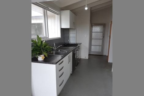 Photo of property in 28 Ussher Place, Pakuranga Heights, Auckland, 2010