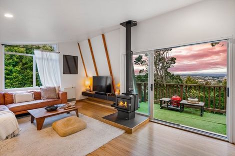 Photo of property in 1000 East Coast Road, Northcross, Auckland, 0630
