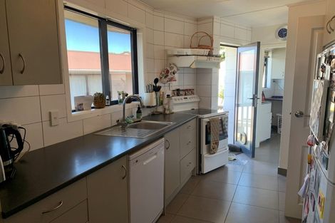 Photo of property in 14 Rice Crescent, Newlands, Wellington, 6037