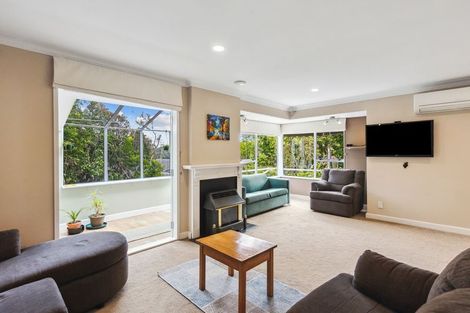 Photo of property in 15b Kakariki Grove, Waikanae, 5036