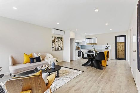 Photo of property in 2/62 Smythe Road, Henderson, Auckland, 0612