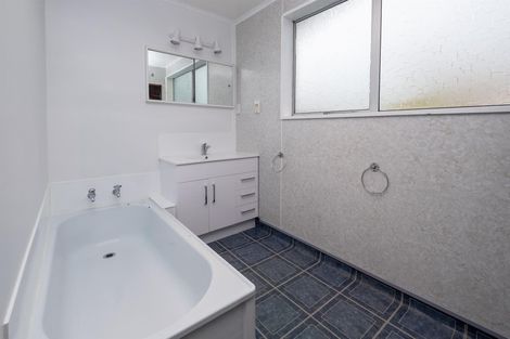 Photo of property in 17 Oberon Street, Stratford, 4332