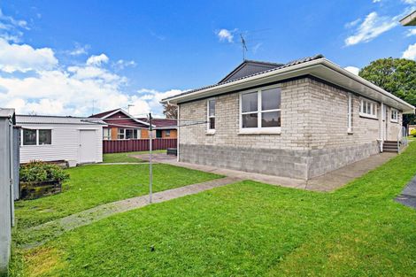 Photo of property in 42 Ray Small Drive, Pahurehure, Papakura, 2113