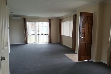 Photo of property in 25 Gordon Stanley Drive, Massey, Auckland, 0614