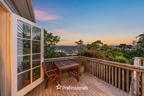 Photo of property in 24 Miromiro Road, Normandale, Lower Hutt, 5010