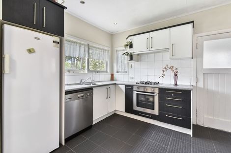 Photo of property in 15 Laurie Avenue, Papakura, 2110
