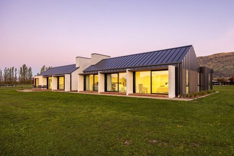 Photo of property in 10 Little Orchard Way, Wanaka, 9382