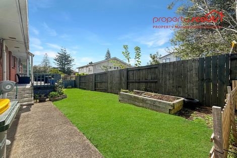 Photo of property in 2 May Avenue, Te Atatu South, Auckland, 0610