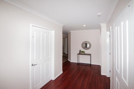 Photo of property in 212 Westchester Drive, Churton Park, Wellington, 6037