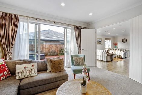 Photo of property in 10 Fred White Drive, Kumeu, 0810