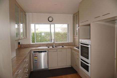 Photo of property in 11 Munstead Place, Hillcrest, Auckland, 0627