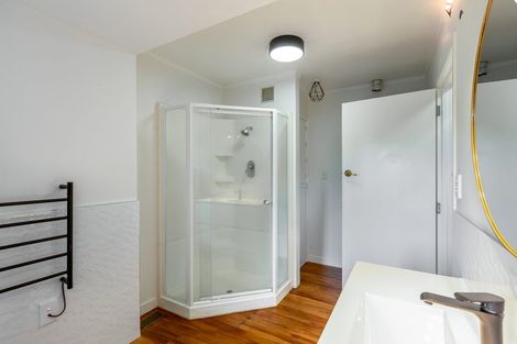 Photo of property in 44 Hollywood Avenue, Titirangi, Auckland, 0604