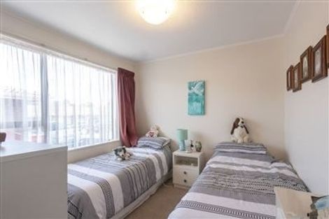 Photo of property in 4f2 Stewart Drive, Newlands, Wellington, 6037