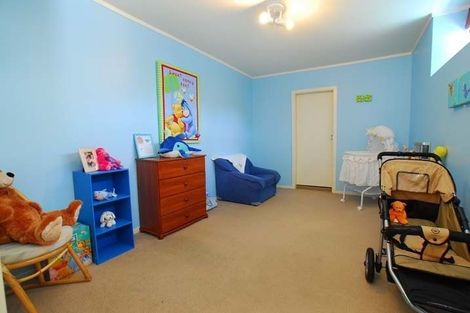 Photo of property in 1 Lauderdale Road, Birkdale, Auckland, 0626