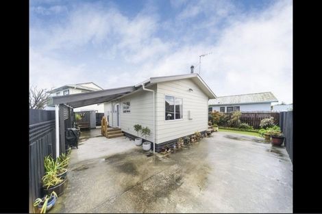 Photo of property in 35 Peter Hall Drive, Kelvin Grove, Palmerston North, 4414