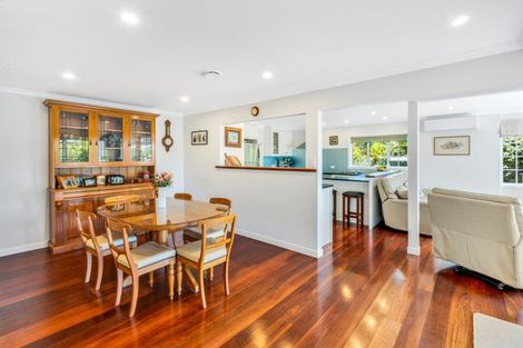 Photo of property in 4 Liston Crescent, Cockle Bay, Auckland, 2014