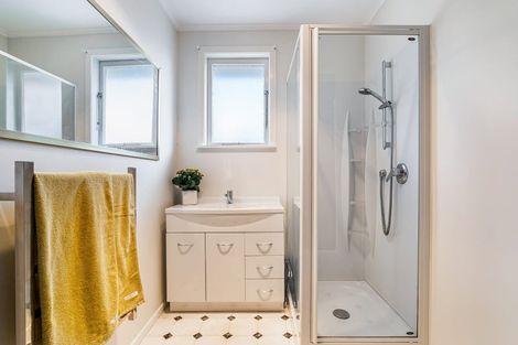 Photo of property in 18 Selwyn Crescent, Forrest Hill, Auckland, 0620