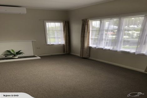 Photo of property in 28 Newington Road, Henderson, Auckland, 0612