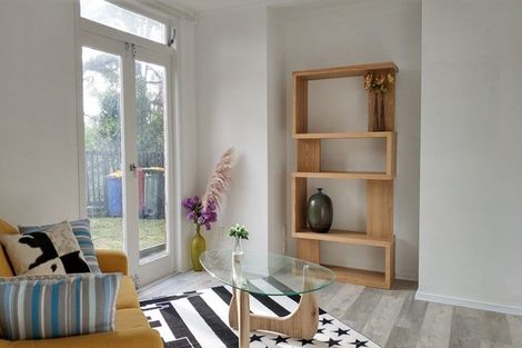 Photo of property in 4 Hollyhock Place, Browns Bay, Auckland, 0630