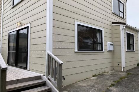 Photo of property in 33a Sunhaven Drive, Newlands, Wellington, 6037