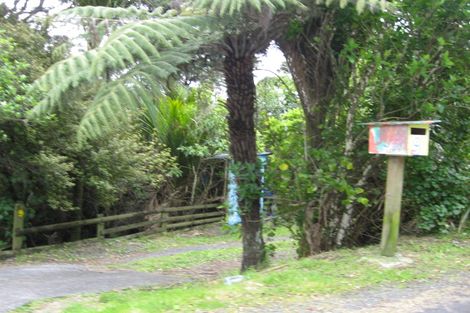 Photo of property in 9 Rayner Road, Piha, New Lynn, 0772