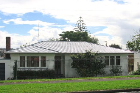 Photo of property in 1 Newington Road, Henderson, Auckland, 0612