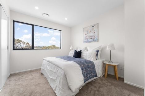 Photo of property in 16 Saint Catherine Crescent, West Harbour, Auckland, 0618