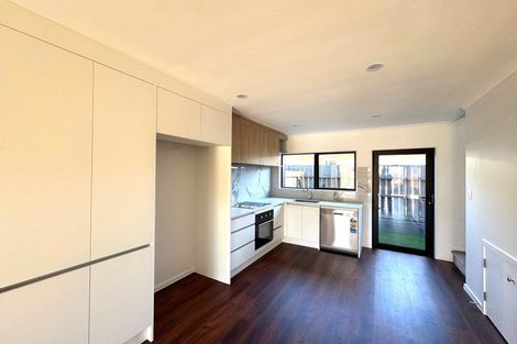 Photo of property in 56d Cyclamen Road, Mangere, Auckland, 2022