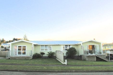 Photo of property in 6 Suffolk Place, Cannons Creek, Porirua, 5024