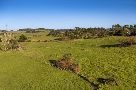 Photo of property in 2640 South Head Road, South Head, Helensville, 0874