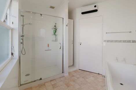 Photo of property in 28 Caesars Place, Churton Park, Wellington, 6037