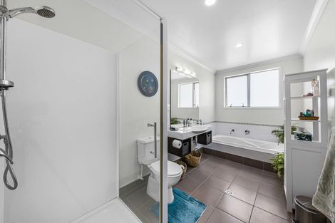 Photo of property in 7f Clearwater Cove, West Harbour, Auckland, 0618