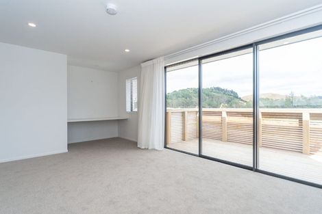 Photo of property in 33 Oakum Road, Whitby, Porirua, 5024
