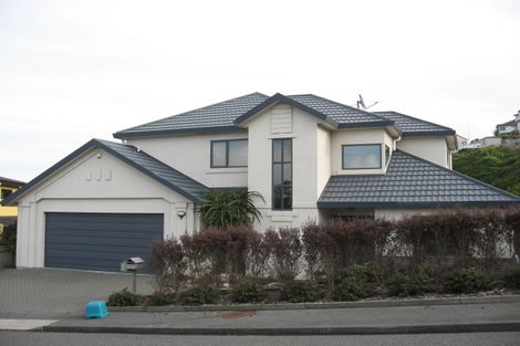 Photo of property in 8 Forbes Lane, Newlands, Wellington, 6037