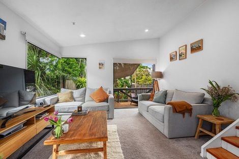 Photo of property in 2/53 Topliss Drive, Northcross, Auckland, 0632