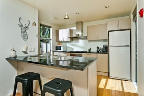 Photo of property in 14a Berne Place, Birkenhead, Auckland, 0626