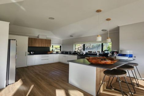 Photo of property in 18 Arden Place, Oakura, 4314